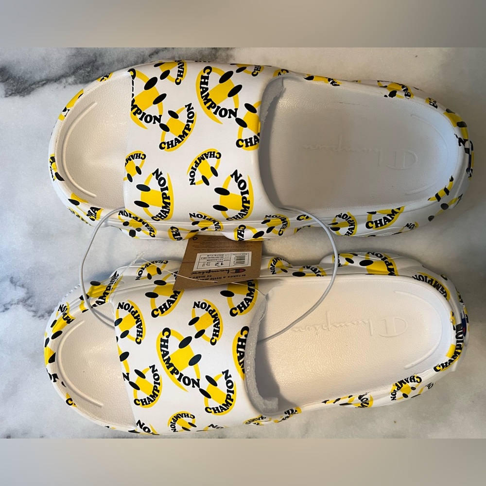 Men’s Champion Meloso Squish Smile marshmallow slides. Size 12